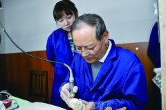 国家级象牙雕刻技艺传承人、中国